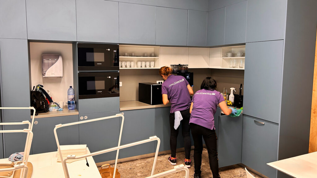 Echipă CHIC Home curățenie profesională apartament Cluj-Napoca