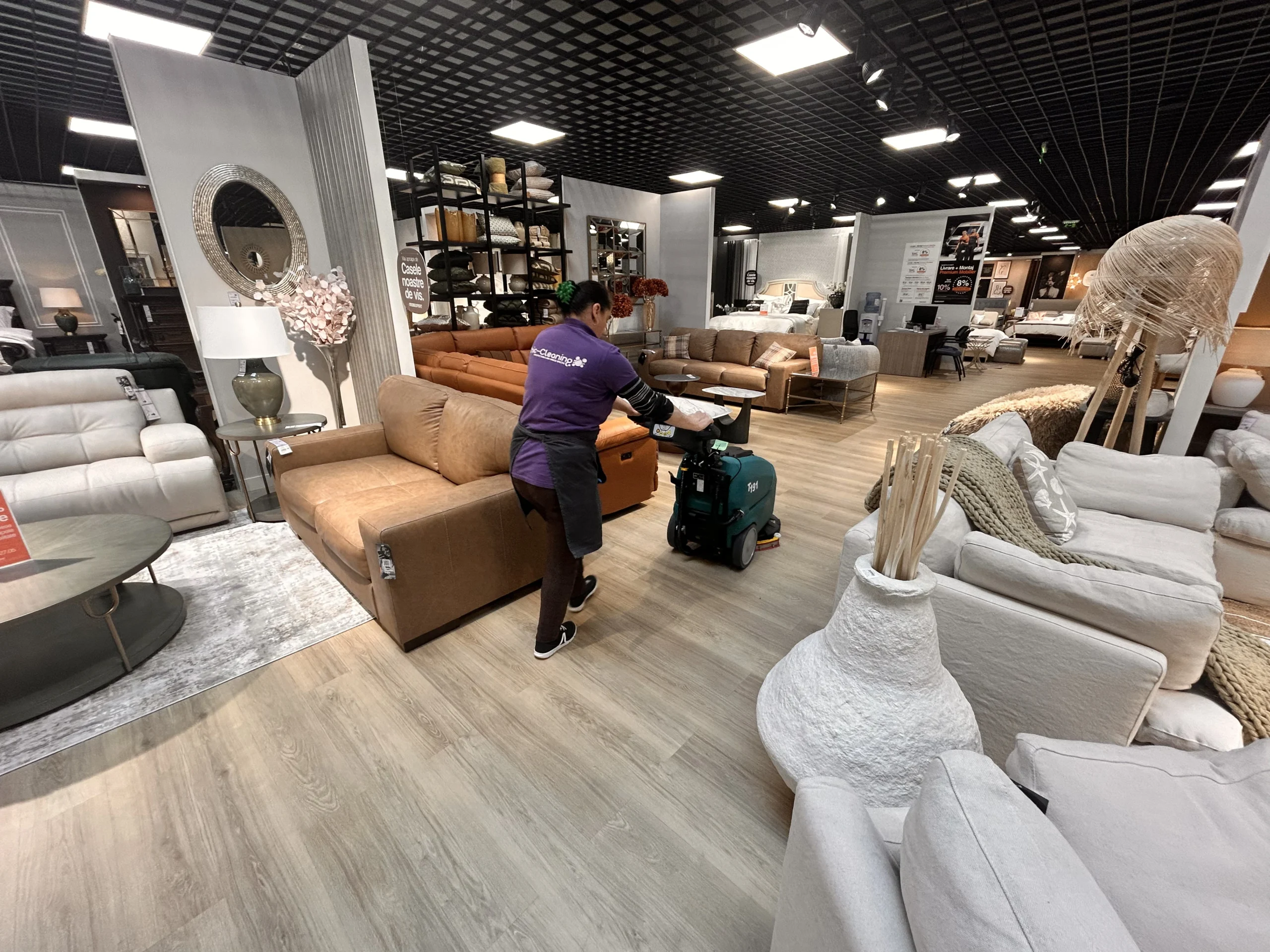 Curățare și igienizare completă a spațiilor comerciale în Cluj-Napoca cu soluții profesionale